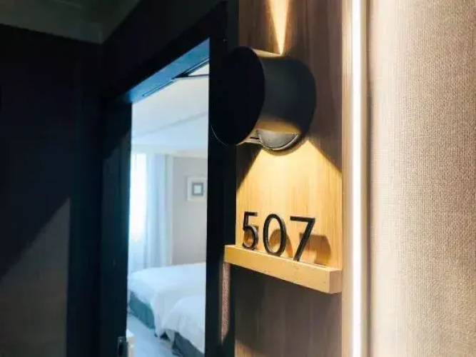 Days Fine Hotel