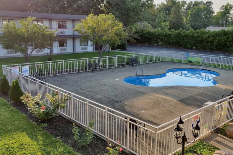 Super 8 By Wyndham Elyria photo 14
