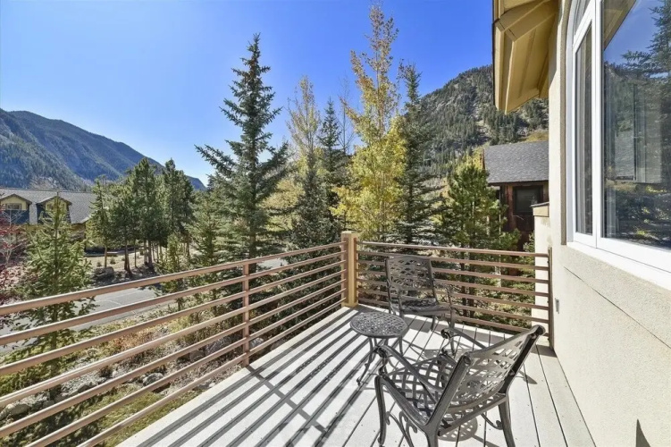 Larson Lane 217 - 4 Br Home