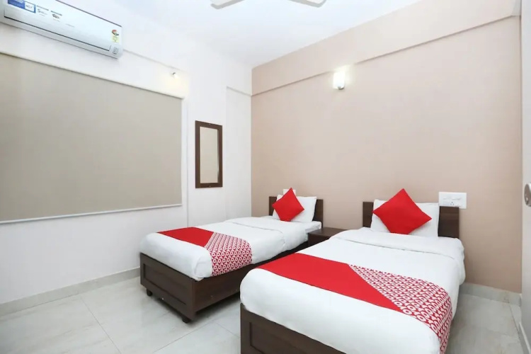 Indra Comforts By OYO Rooms