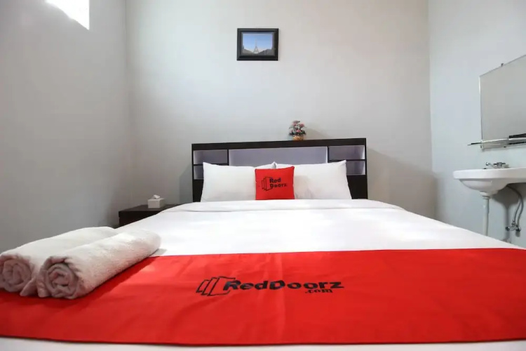 RedDoorz near STPN Jogja