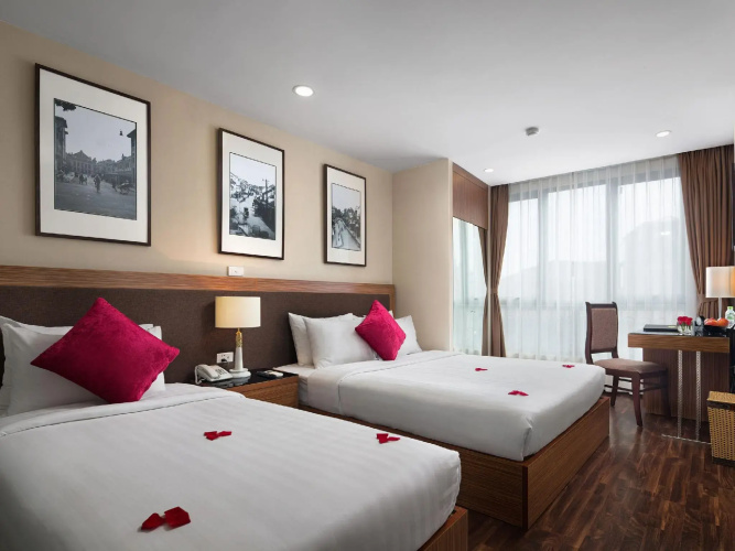 Golden Moon Suite Hotel