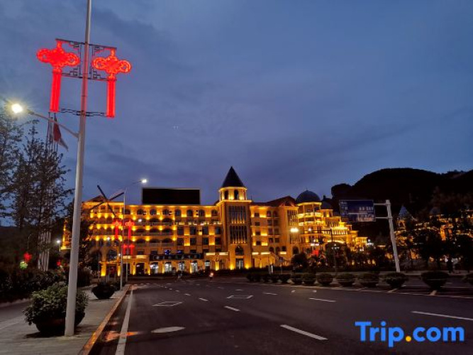 Libo Ice Snow Water World Theme Hotel