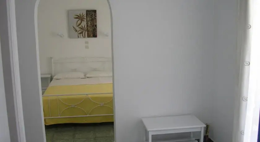 Finikas Santorini