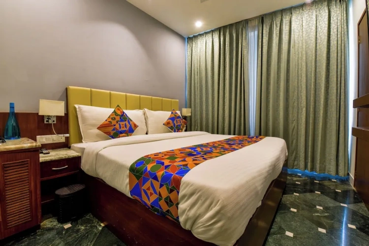 Standard Quadruple Family room with land view