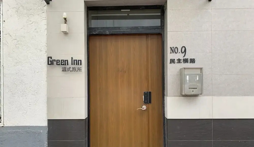 8door Guesthouse