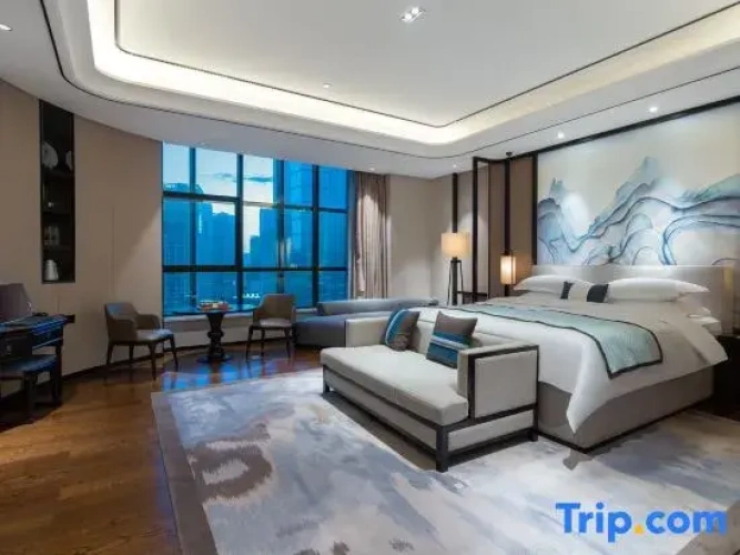 Luxury Suite