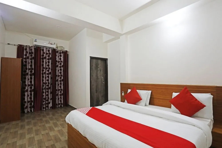 Oyo 40002 Home Feeling Accommodation