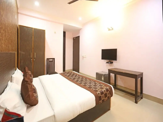 FabHotel Royal Crown