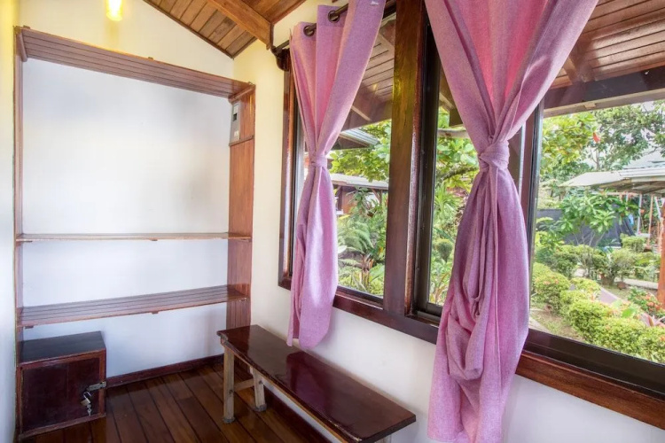 Cotingas Ocean View
