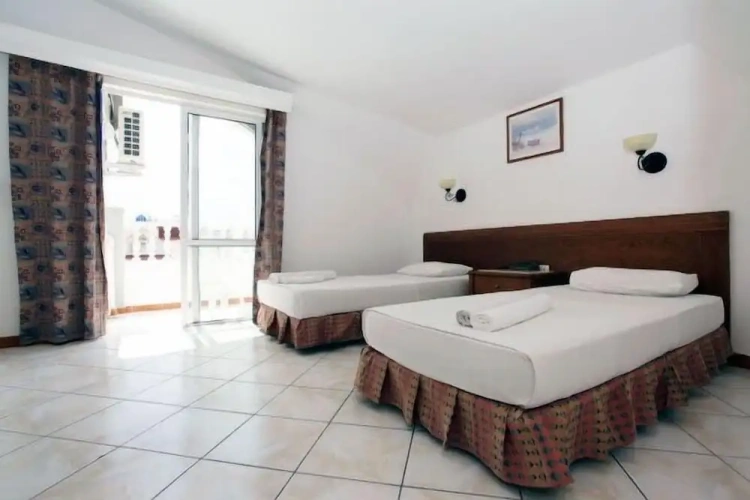 1 Bedroom Standard Family room with balcony