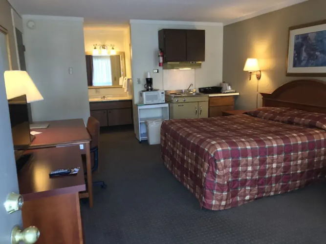Snowshoe Motel