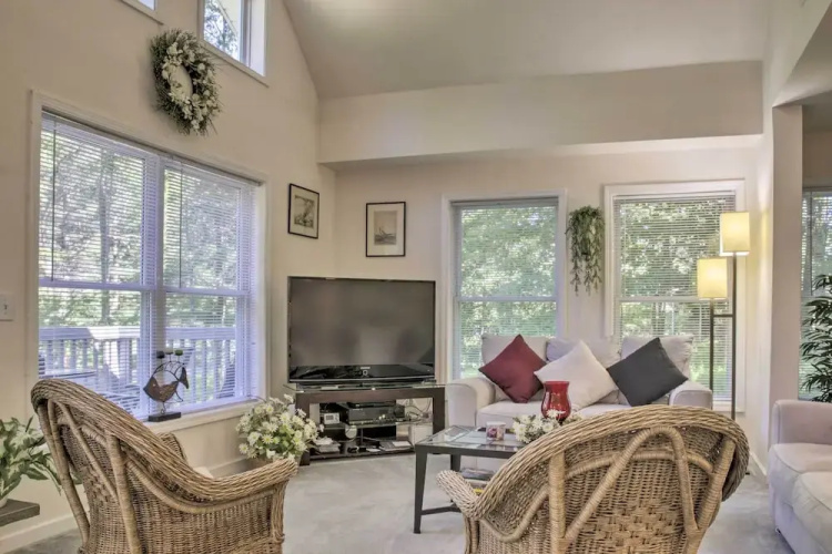 Spacious Home w/ Deck, Grill & Delaware River View