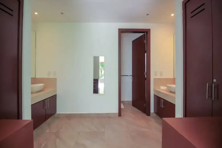 Golf View Luxury Condo hosted by Olahola