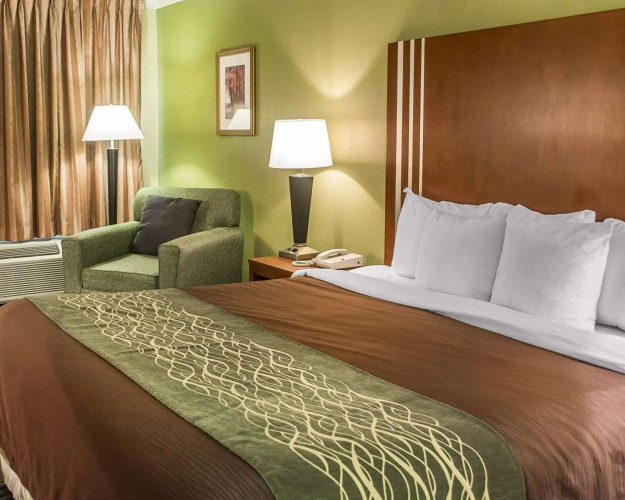 Days Inn by Wyndham Austintown