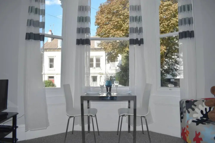 Contemporary 2 Bedroom Flat in Brighton
