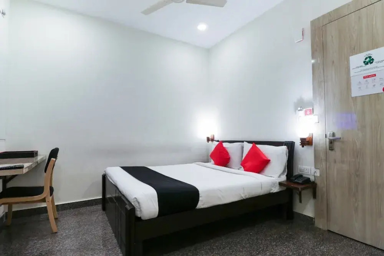 Capital O 67657 Schmear Suites