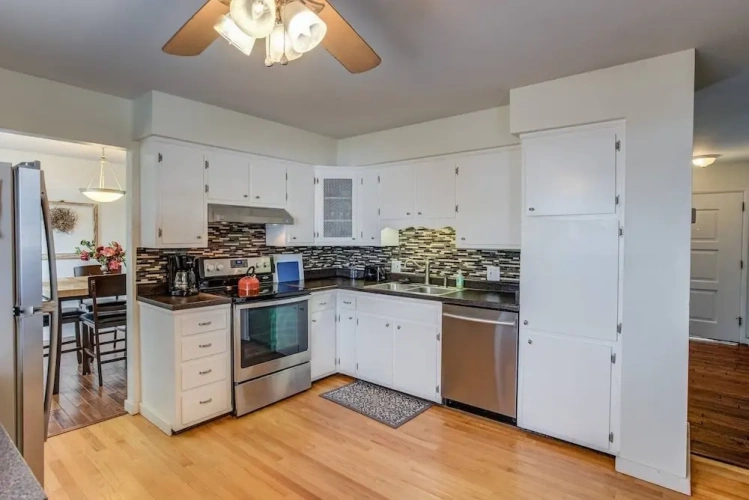4 Bedrooms Cottage