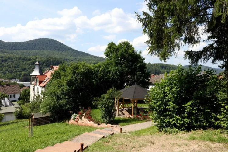 Hexenhauschen am Waldrand