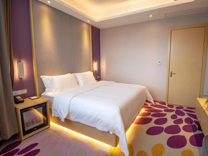 Deluxe Double Suite with street view