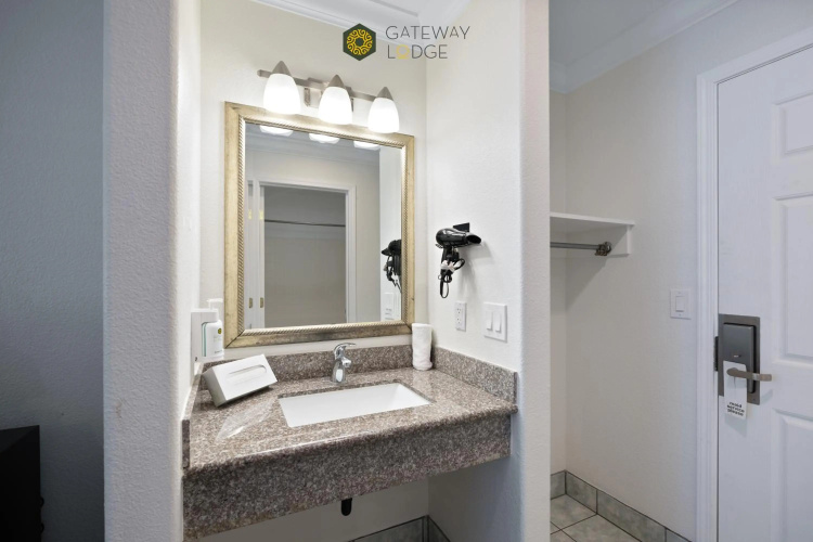 Gateway Lodge Motel photo 8