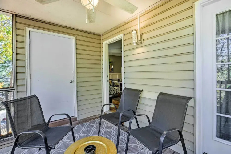 Chic Meadowbrook Condo ~ 12 Mi to Birmingham!