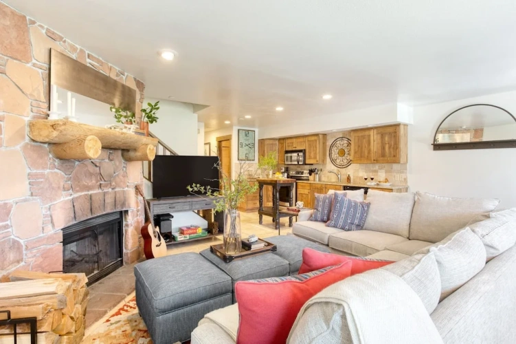 4 Bedrooms Cottage with balcony