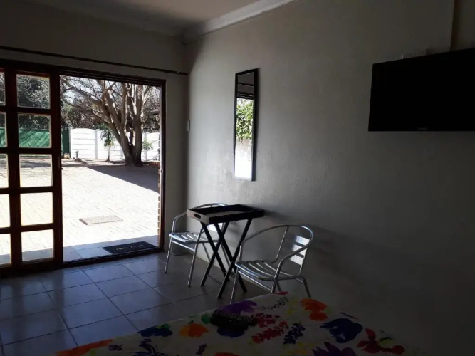 8 Soenie Avenue Self Catering