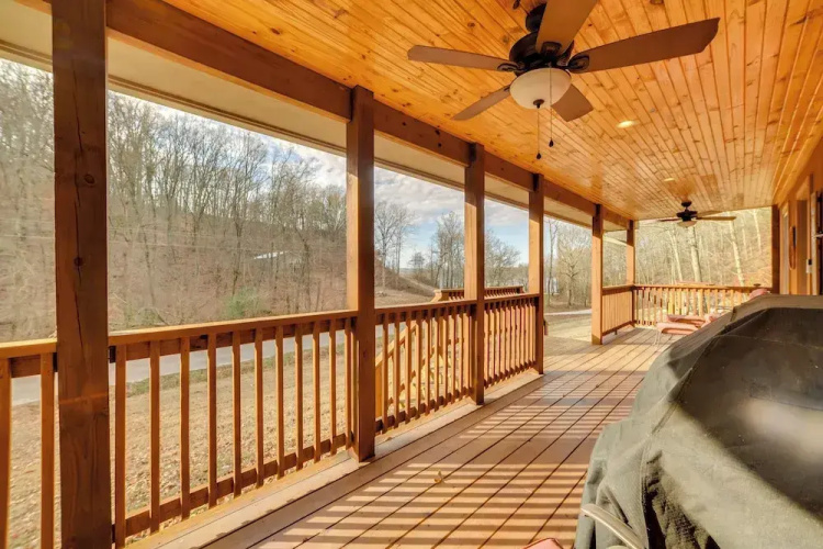 Cozy Waverly Cabin w/ Fireplace & Deck!