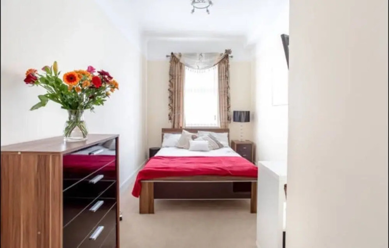 16 Maybury HouseOver view