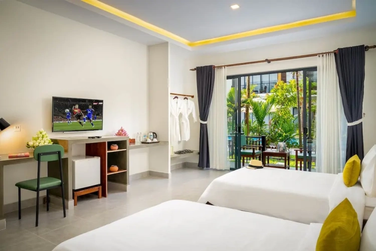 Twin Suite with balcony and with pool view