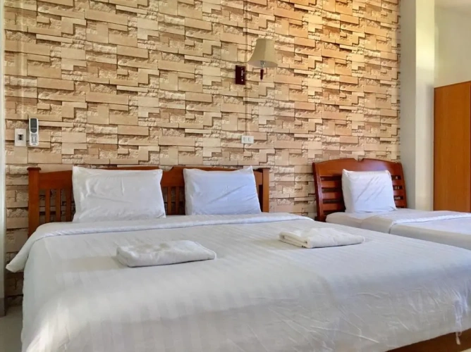 Standard Triple room