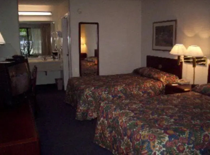Brookwood Inn