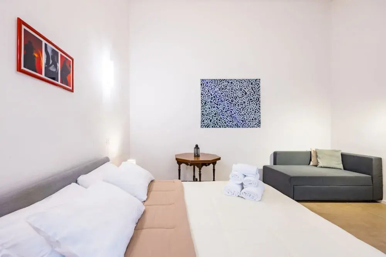 Art Apartment by Napoliapartments