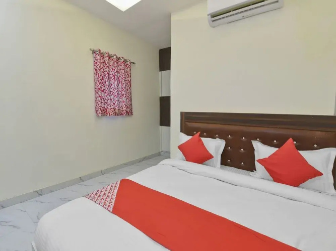 OYO 19134 The Signature Hotel