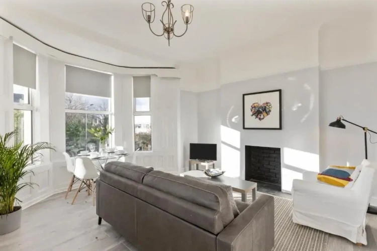 2 Bedrooms Apartment