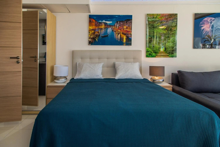 First Line P. Banus Sleeps 4