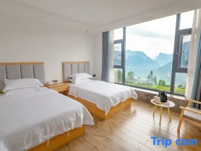 Standard Twin room with mountain view