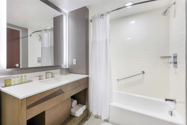 DoubleTree by Hilton Raleigh - Cary photo 12