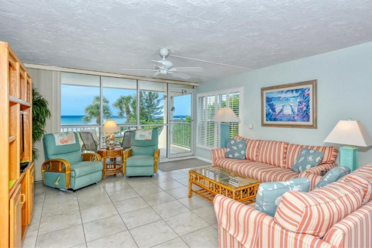 3 Bedrooms Apartment