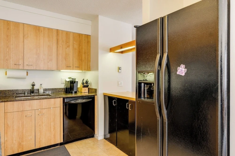 5 Bedrooms Apartment