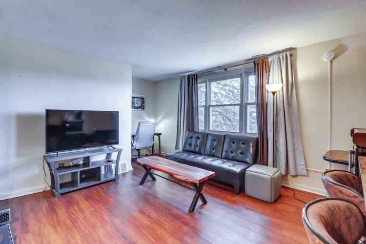 2 Bedrooms Apartment