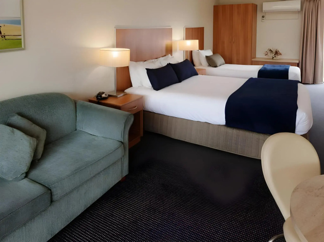 Fairway Motor Inn