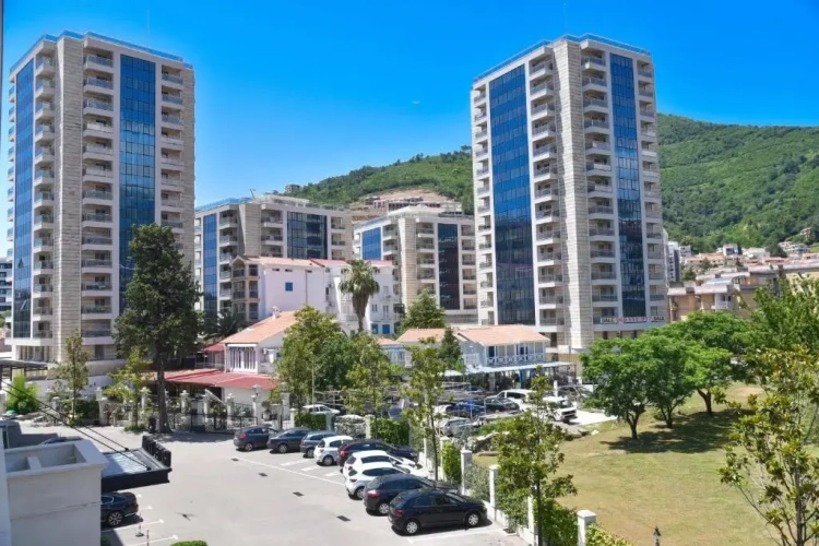1 Bedroom Deluxe Apartment with partial sea view