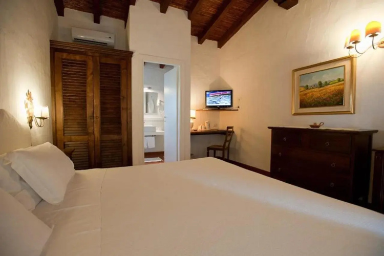 Nora Club Hotel