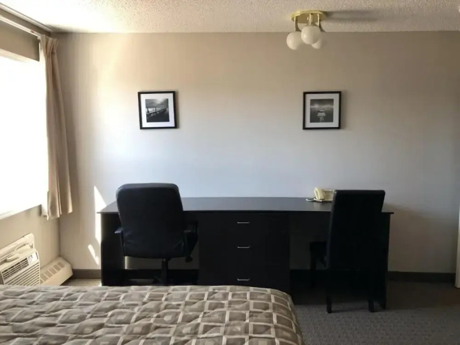 Arbour Ridge Inn & Suites