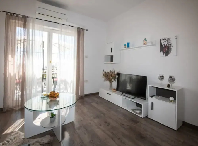 Apartments Mirjana IKA