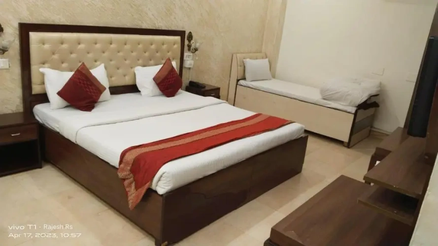 Standard Triple room