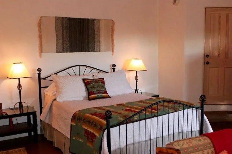 Cottonwood Inn Bed & Breakfast