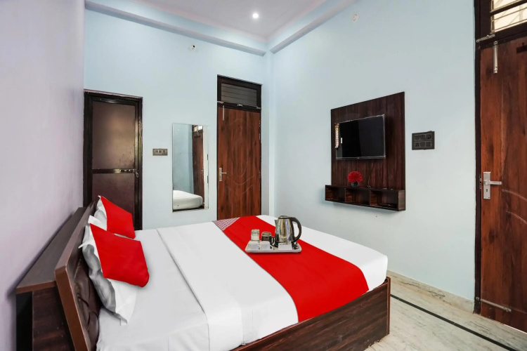 OYO Flagship 70225 Ayurma Inn